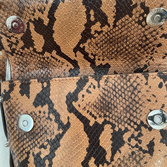 URBAN OUTFITTERS Brown Faux Snake Skin Shoulder Crossbody Bag Purse NWT - Picture 4 of 8